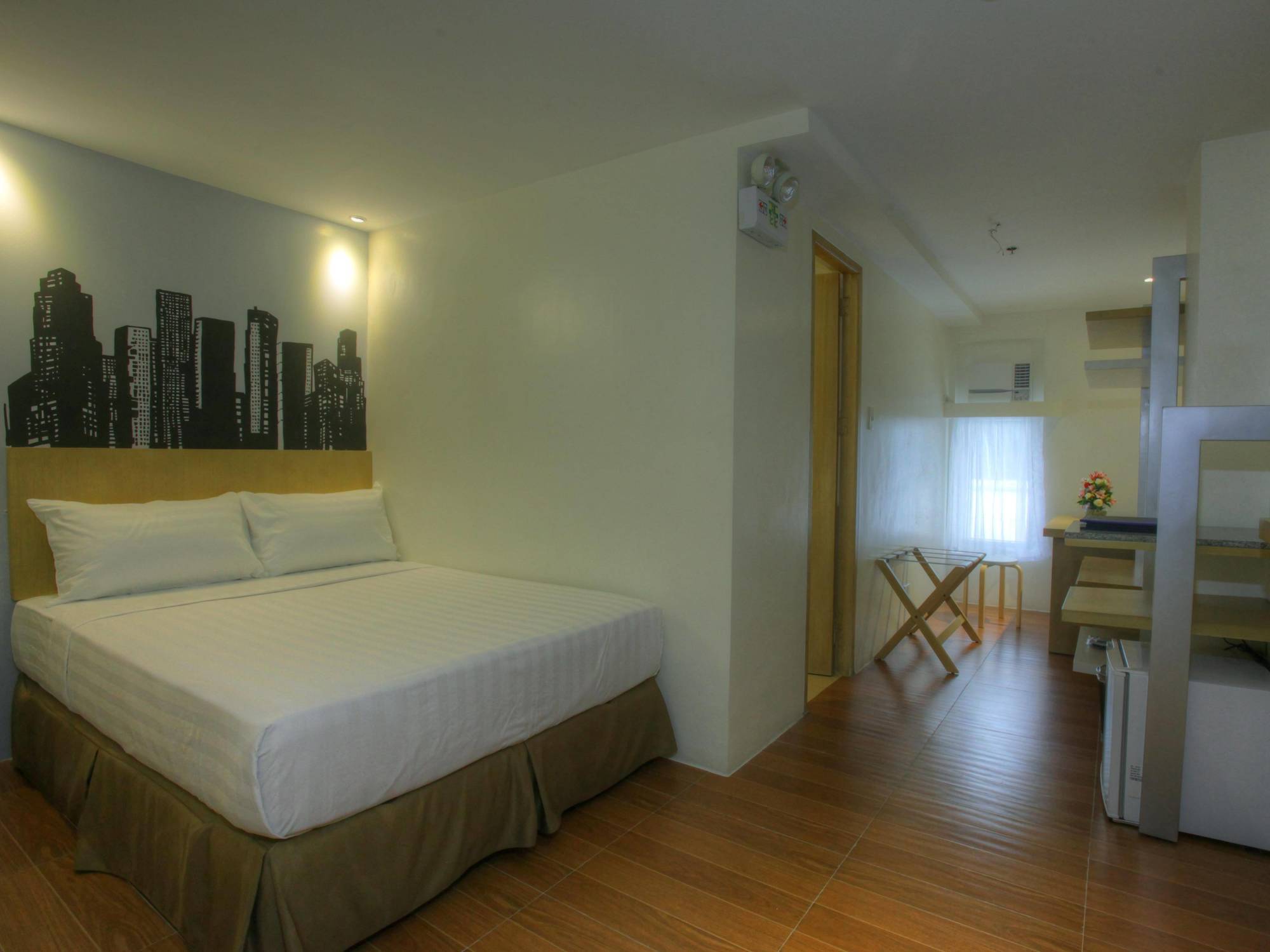 Fersal Hotel Makati Avenue Makati City Kültér fotó