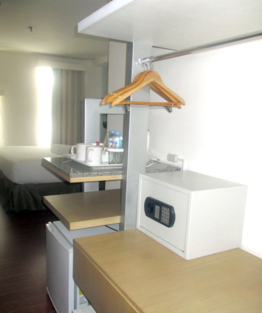 Fersal Hotel Makati Avenue Makati City Kültér fotó